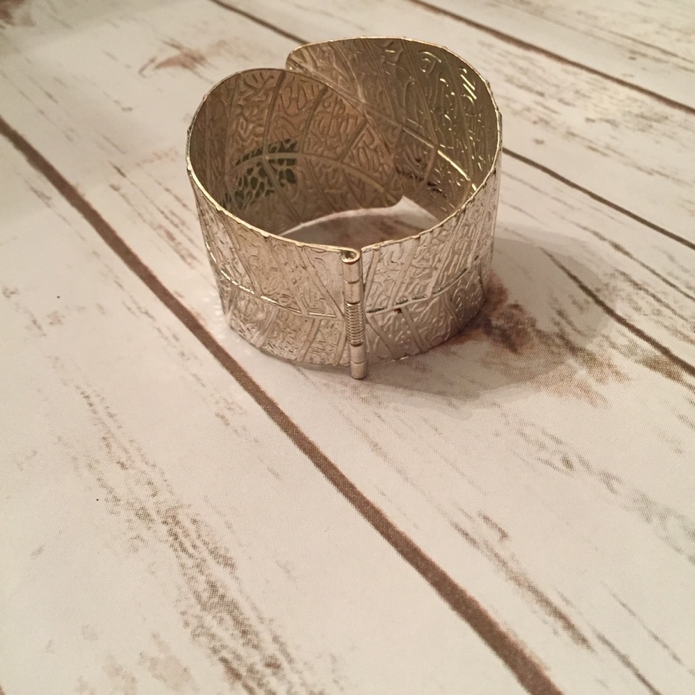 Silver leaf cuff - Picture 3 of 3